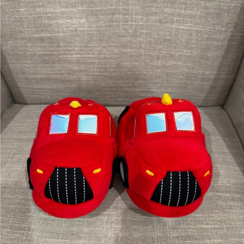 ROBEEZ Fire Truck Slippers toddler size 9/10